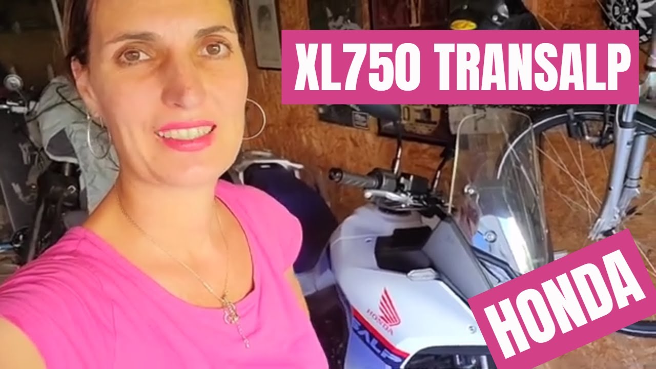 Honda XL750 Transalp 2023 motorteszt - Csajok a motoron