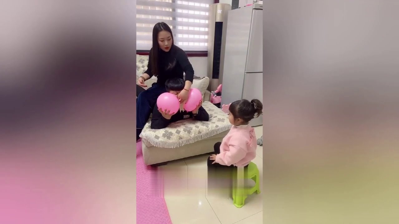 Watch a Chinese Mom Shows Daughter How to Wipe with Toilet Paper