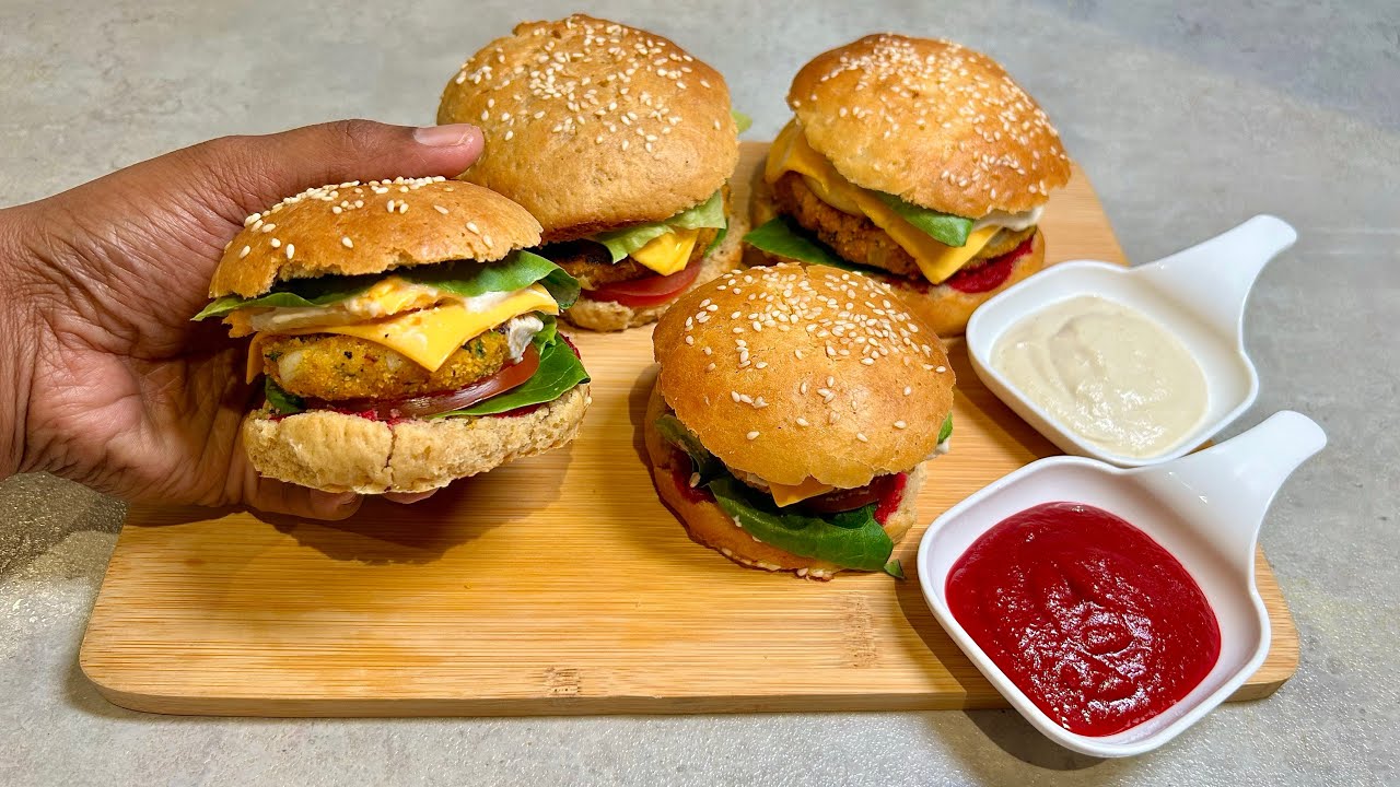 Homemade Eggless Veg Burger Recipe With Easy Beet Sauce & Cashew sauce / Kongu Adukkalai #panmethod