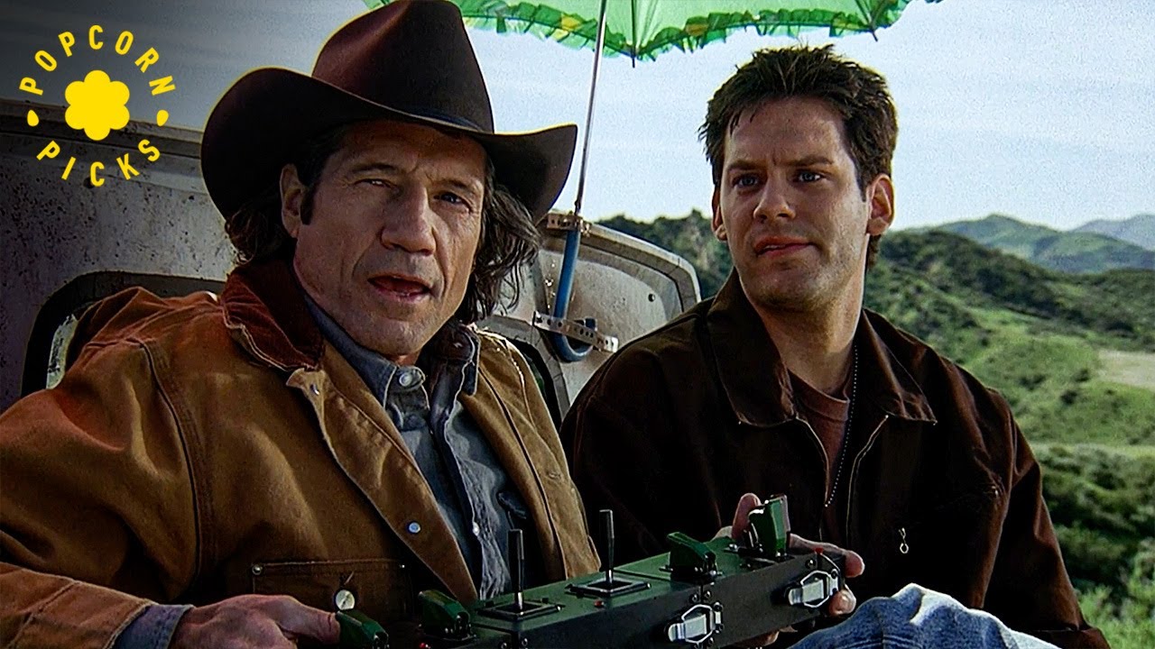 Graboid Pulls Earl Underground (Fred Ward) | Tremors 2: Aftershocks