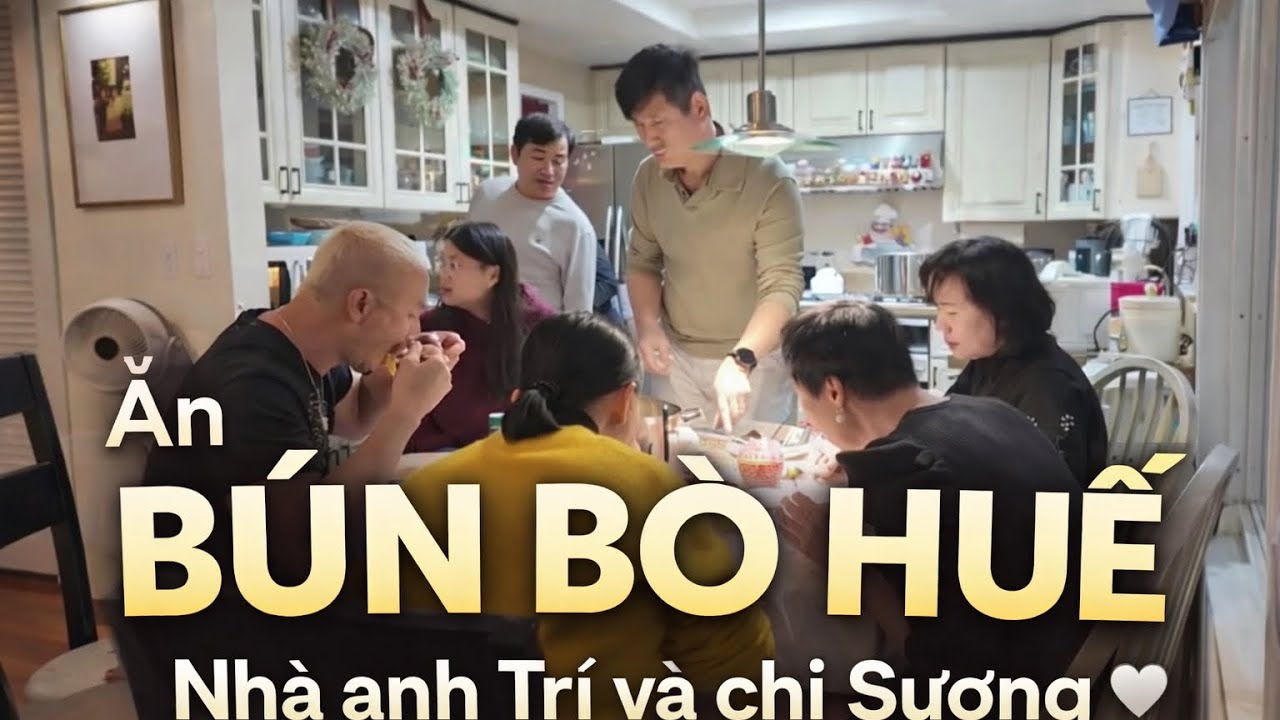 Tối nay ăn bún bò Huế, thêm ốc hấp — Đã quá trời!