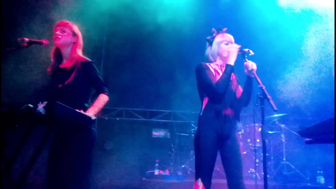 Helen Marnie - Seventeen – Blondie, Mayo 2015.