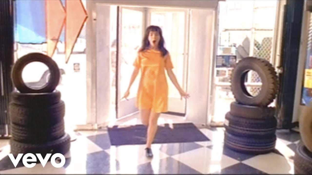 Björk - It's Oh So Quiet