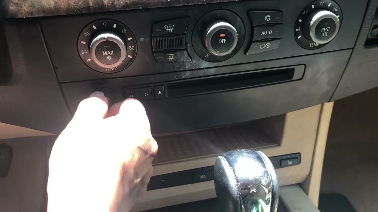 2004 BMW 525i E60 radio and display not working.