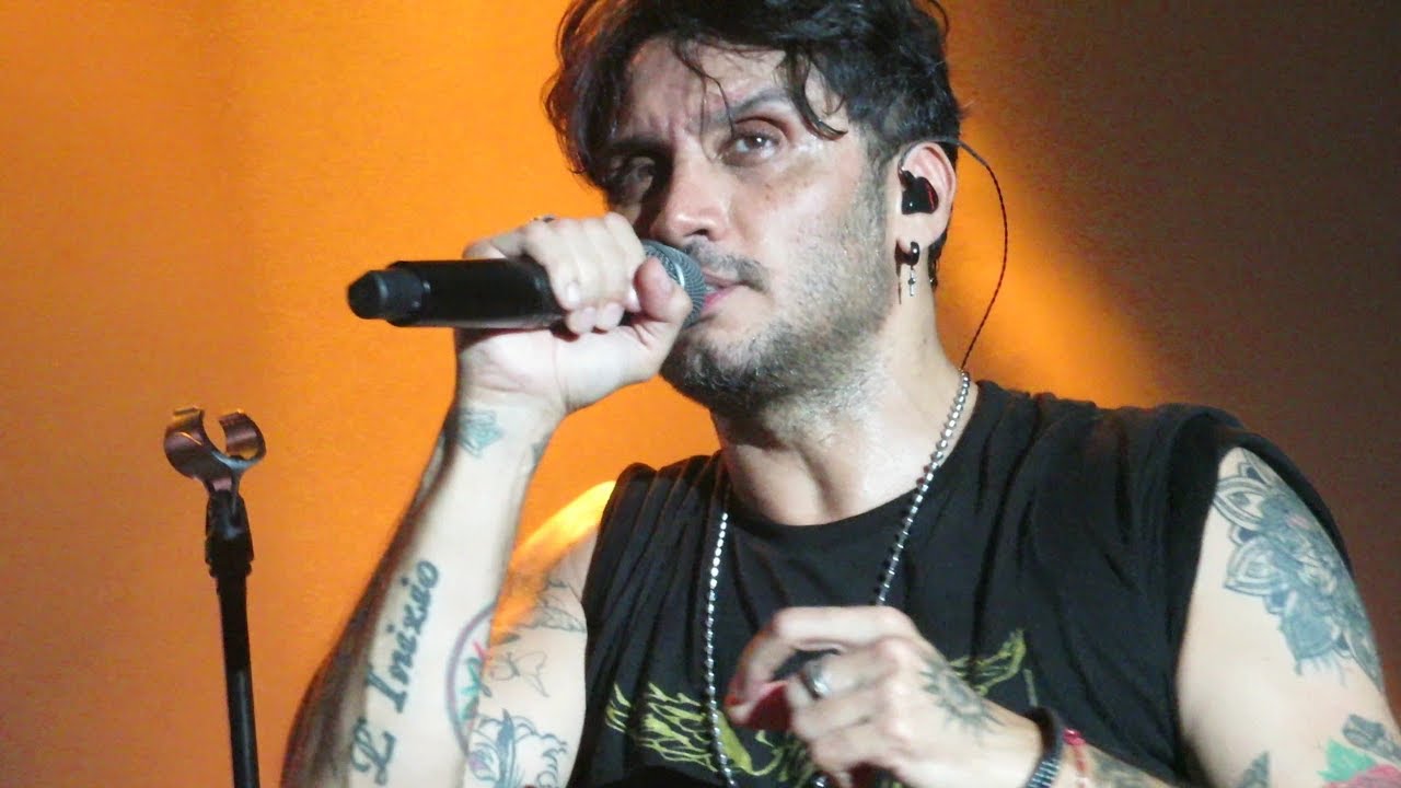 Fabrizio Moro - Ho bisogno di credere (live @Brixia Forum, Brescia)