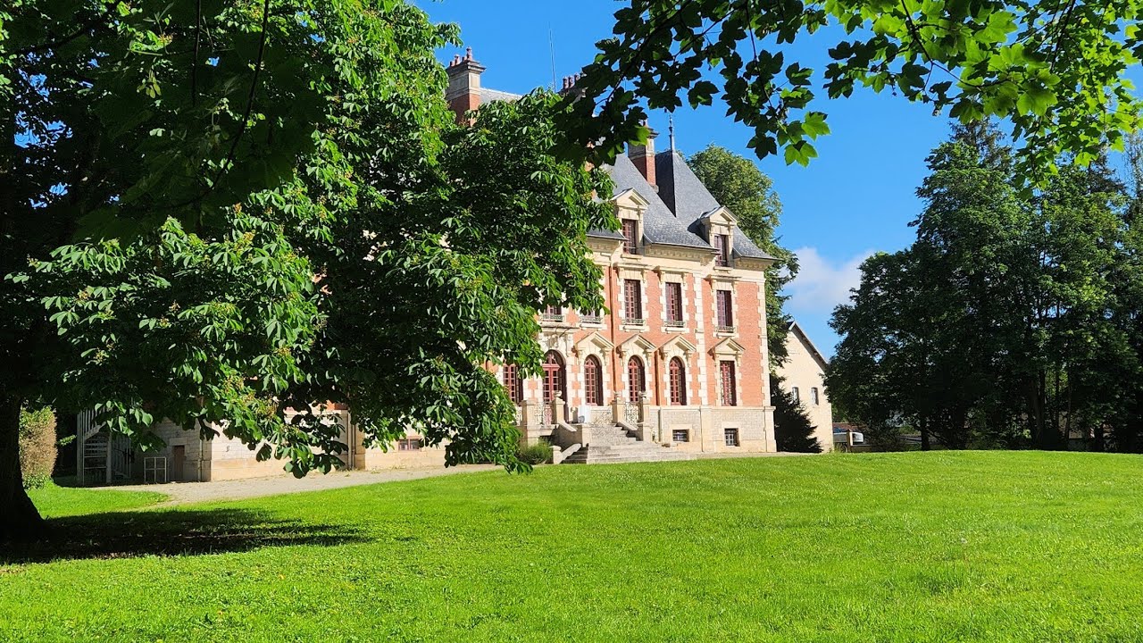 Viviers, Un Jour Doux pick up a Library in a charming town south of France
