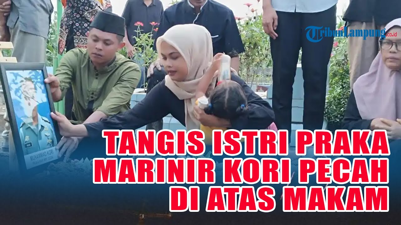 Tangis Istri Praka Marinir Kori Pecah di Atas Makam
