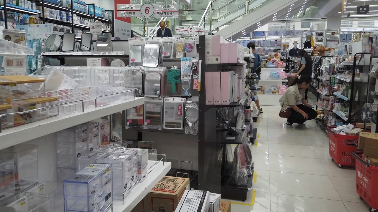 Shopping at Biggest DAISO in Daegu | Cute Korean Items | Daiso Haul | POV 4K UHD