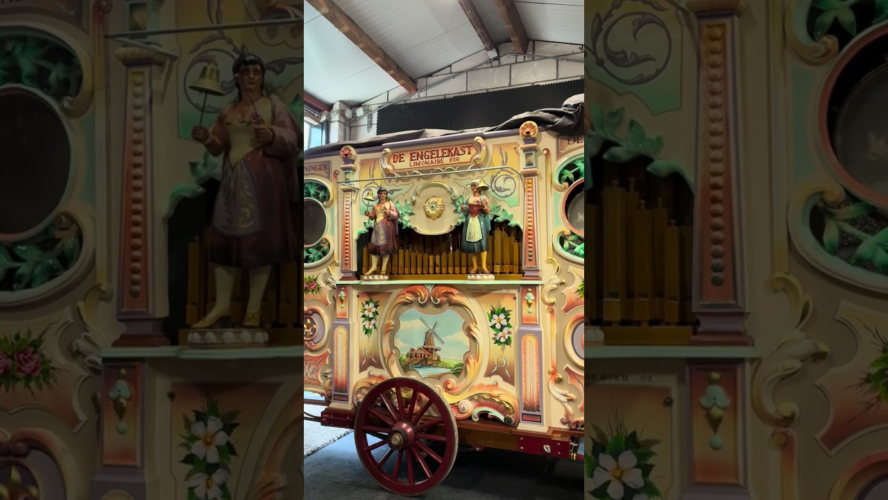 Draaiorgel De Engelekast speelt marsen