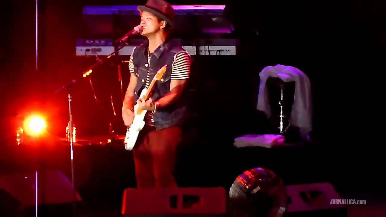 Bruno Mars - Grenade (Live in Jakarta, Indonesia, 5 April 2011)