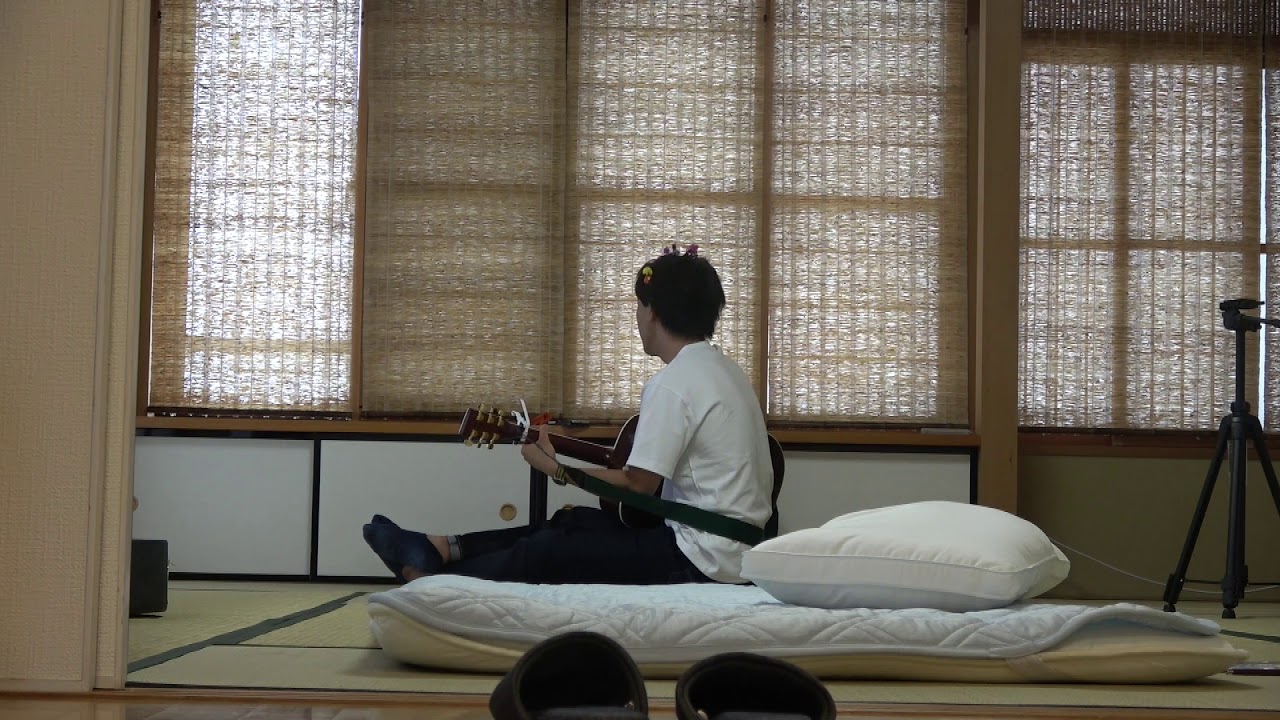 としみつが癖のある弾き語りをしてたので盗撮しました