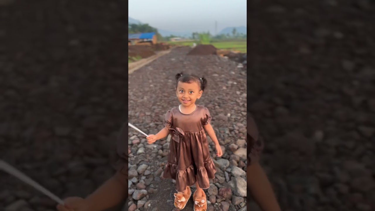 BANYAK MACAMNYA SI EIS