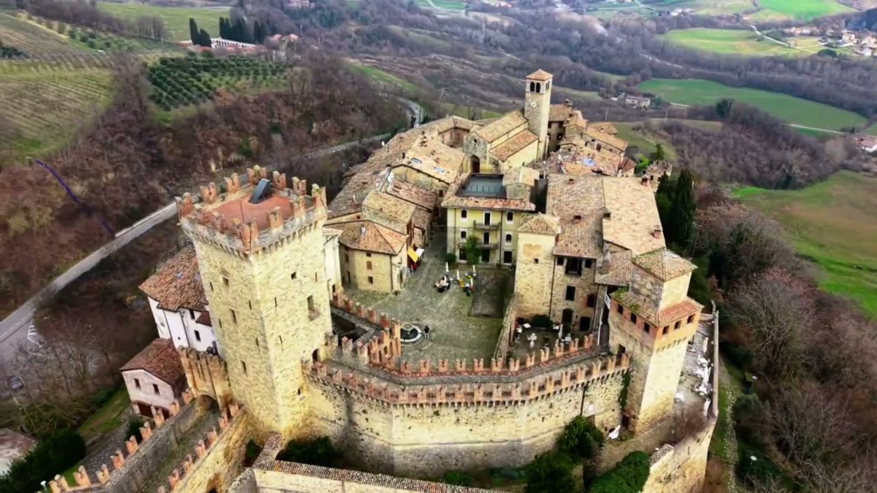 Mastio e borgo Vigoleno / Виголено