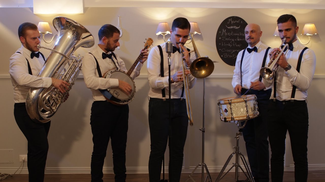 MUSTACCHI BROS. - Buonasera signorina - Hello, Dolly - Tu vuò fa' l'Americano - (Medley)