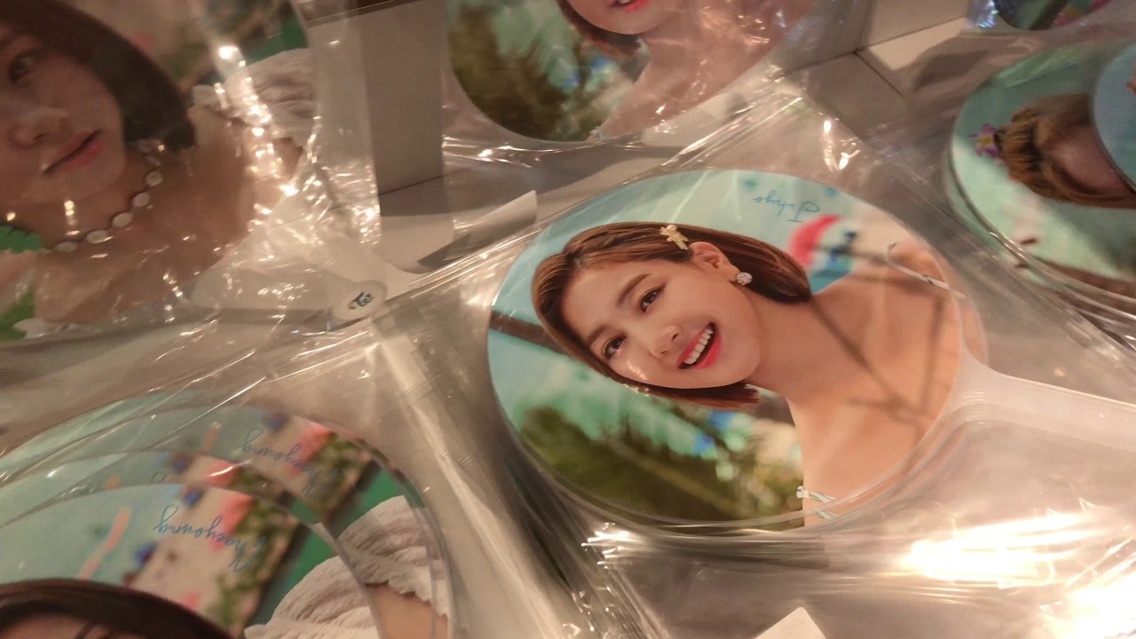 TWICE POPUP STORE 
