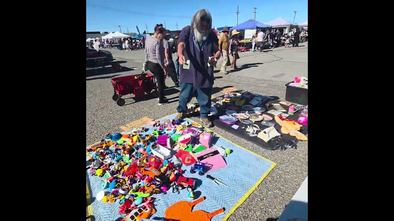 Que Se Vende En El Tianguis,  La Pulga Del Alto Desierto,  Victorville Swapmeet. 