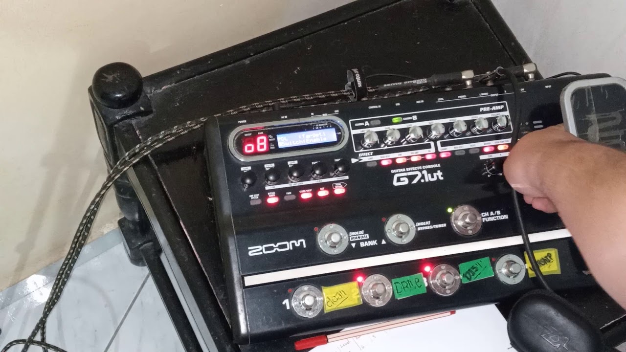 Ativando o pedal de Wah Wah na pedaleira Zoom G7