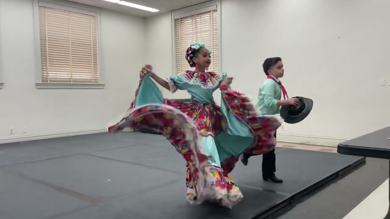 Julian y Xiomara bailando Sinaloa El Coyote folklorico.