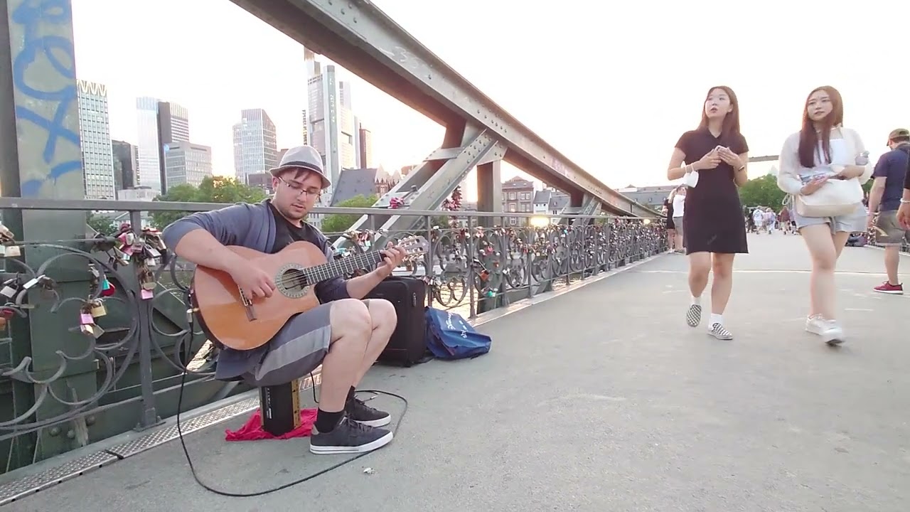 Sławek Wal- Path Of A Troubadur (street improvisation)
