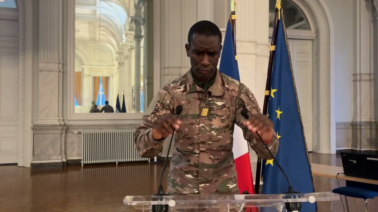 Marche et remise de Képis blancs á Lille 