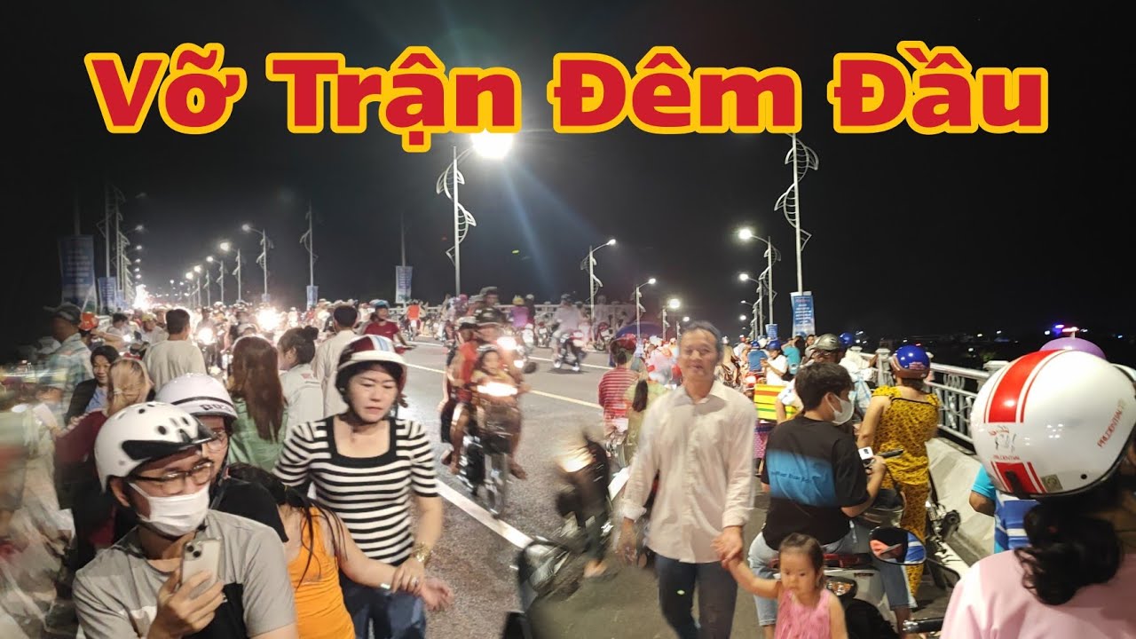 Cảnh Tượng Đông Nghẹt Người Đêm Đầu Thông Xe Cầu Châu Đốc | Trần Thiện Hóa 