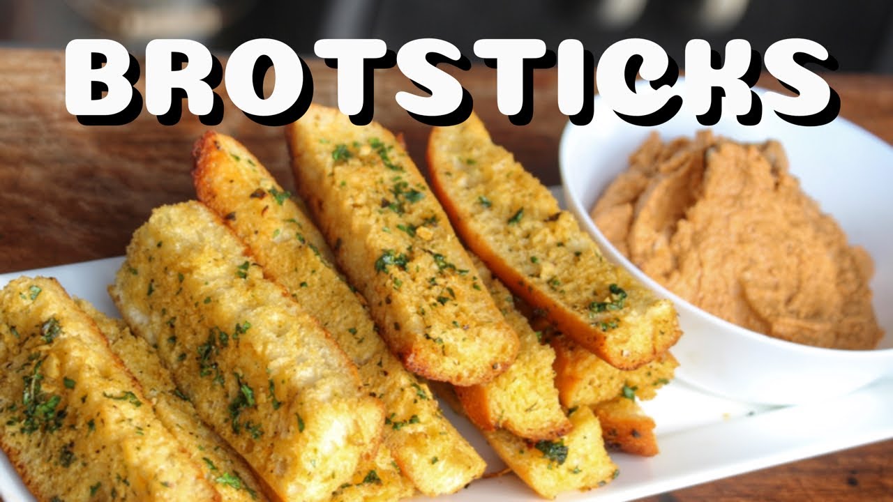Knusprige KNOBLAUCH BUTTER BROT STICKS mit Tomaten FETA CREME - deutsches BBQ-Video - 0815BBQ