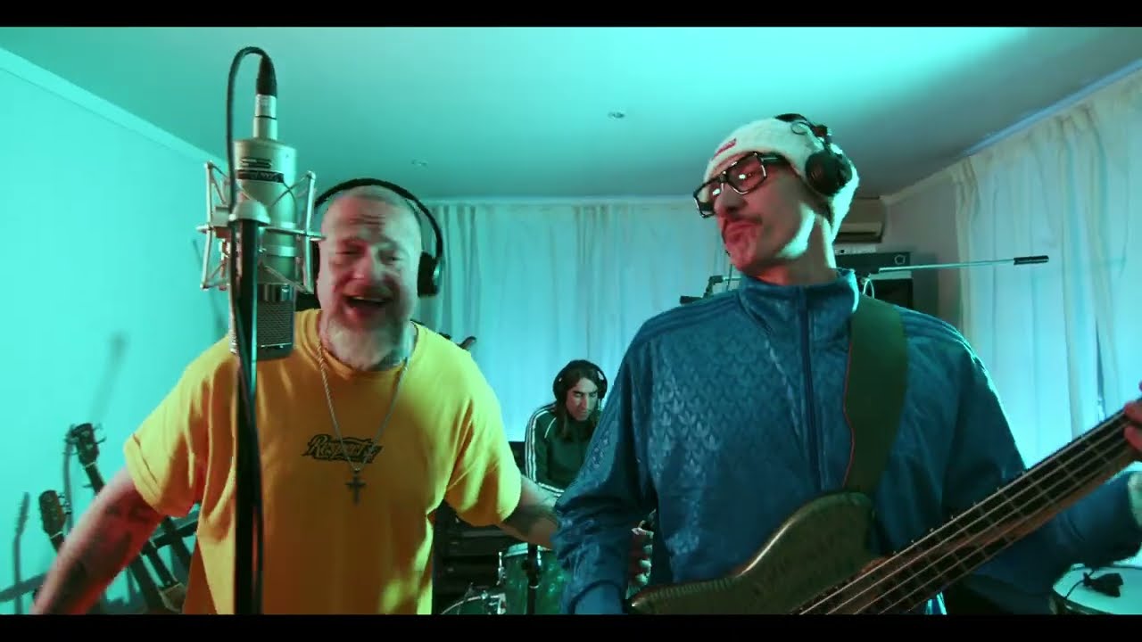 THE QUINQUIS - Te Estoy Amando Locamente (T.E.A.L)