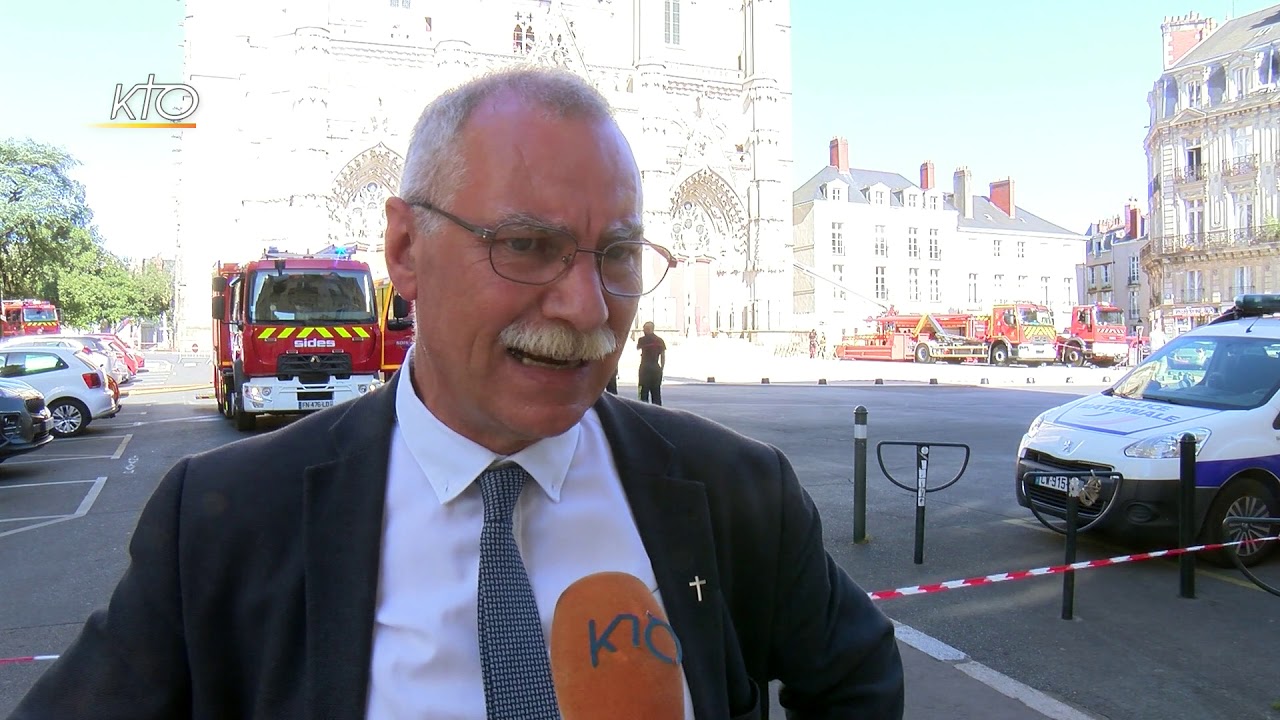 Incendie de la cathédrale de Nantes, le père Renaud déplore la perte d'un lieu de communion