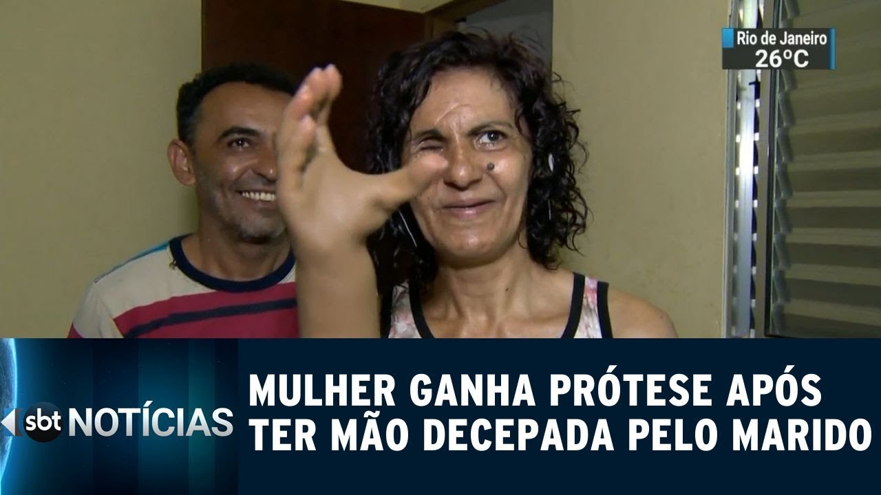 Mulher ganha prótese após ter mão decepada pelo marido | SBT Notícias (23/12/18)
