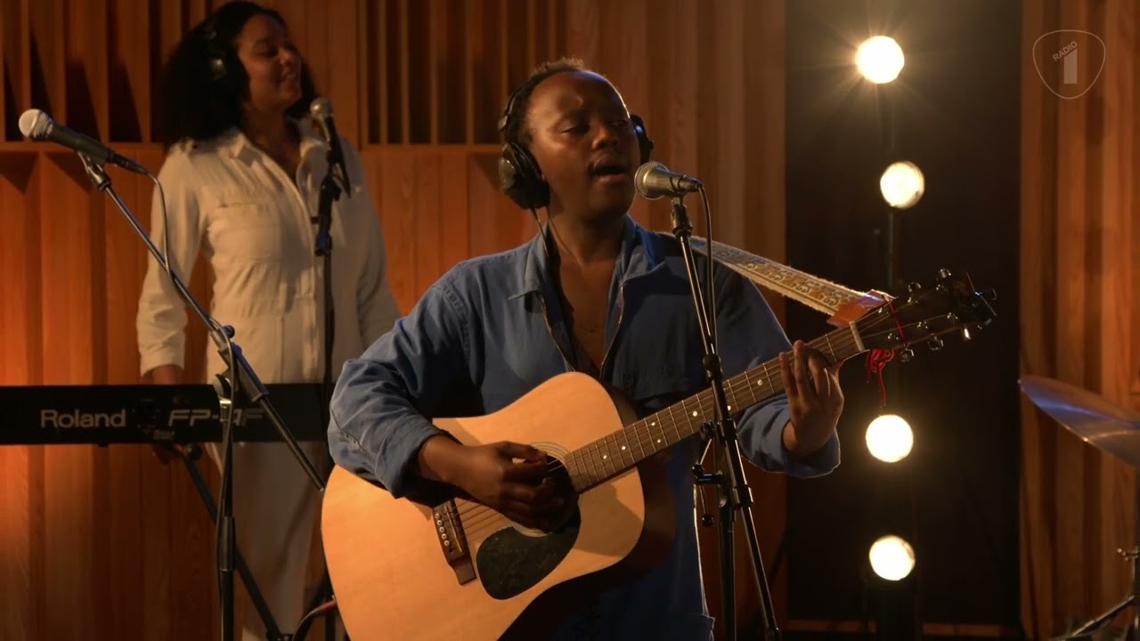 Porcelain id - Adam Coming Home (Live@VrtRadio1 Wonderland)