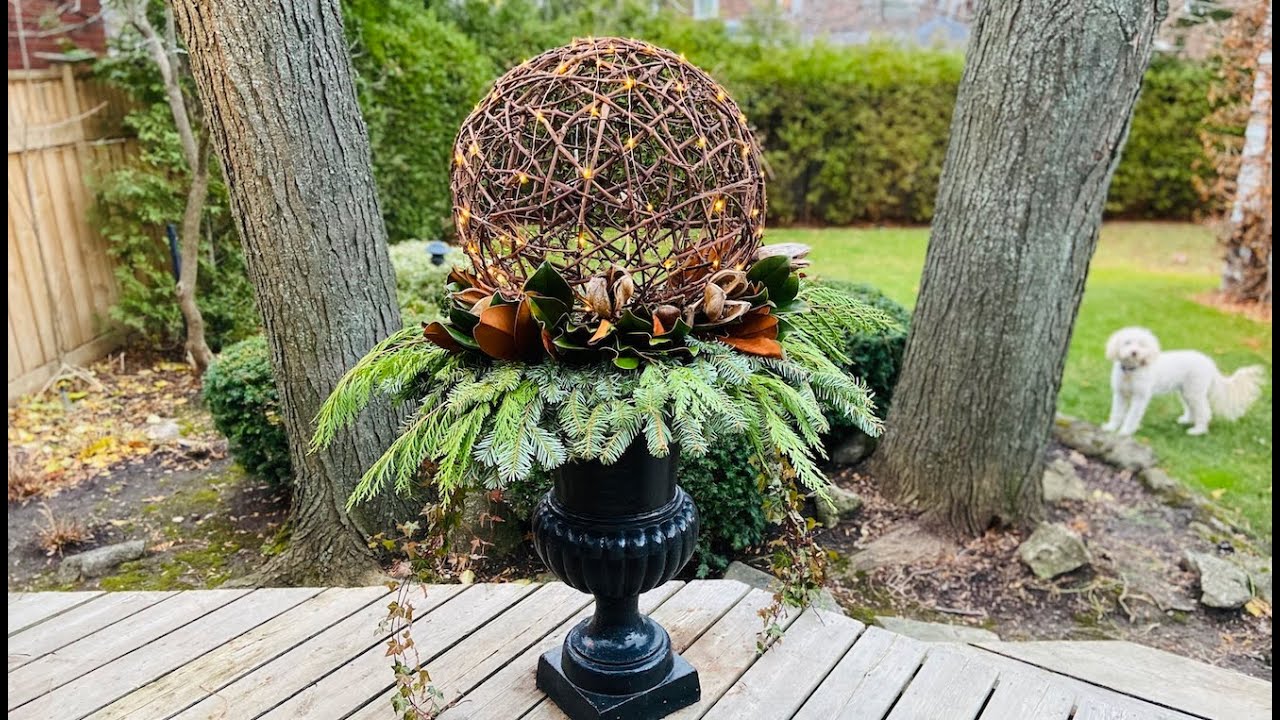 SIMPLE WINTER OUTDOOR PLANTERS