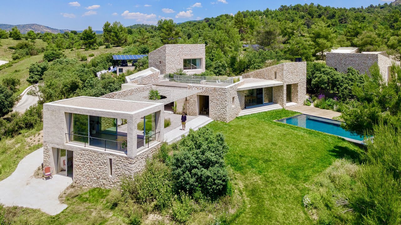 Stone House Retreat: Embracing Nature's Timeless Charm and Rustic Elegance