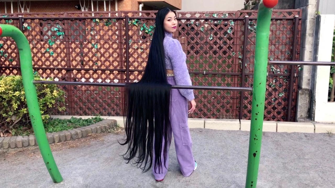 Japanese Rapunzel Has Beautiful Six-Foot Long Hair