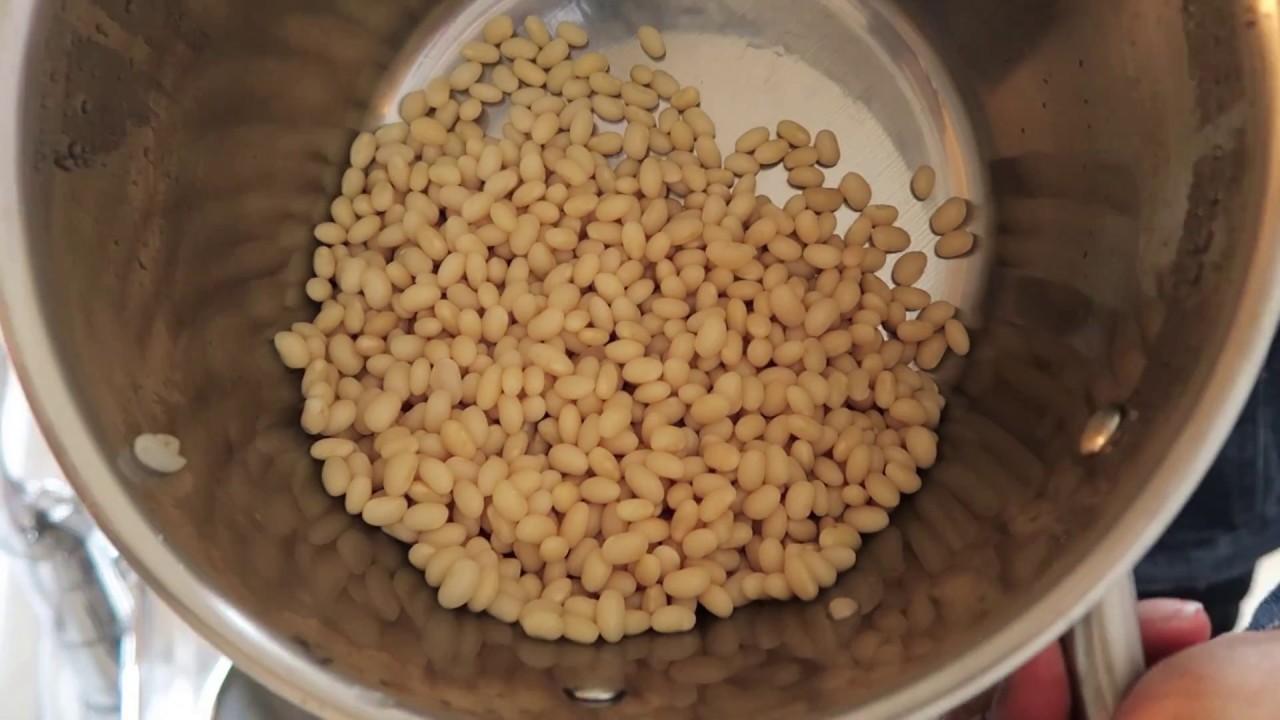 How to Prepare Navy Beans for Cooking