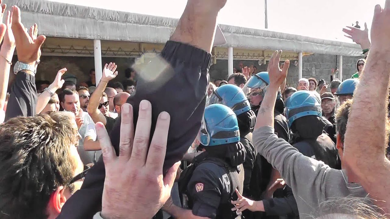 Capri protesta contro il caro-tariffe: bloccato il porto