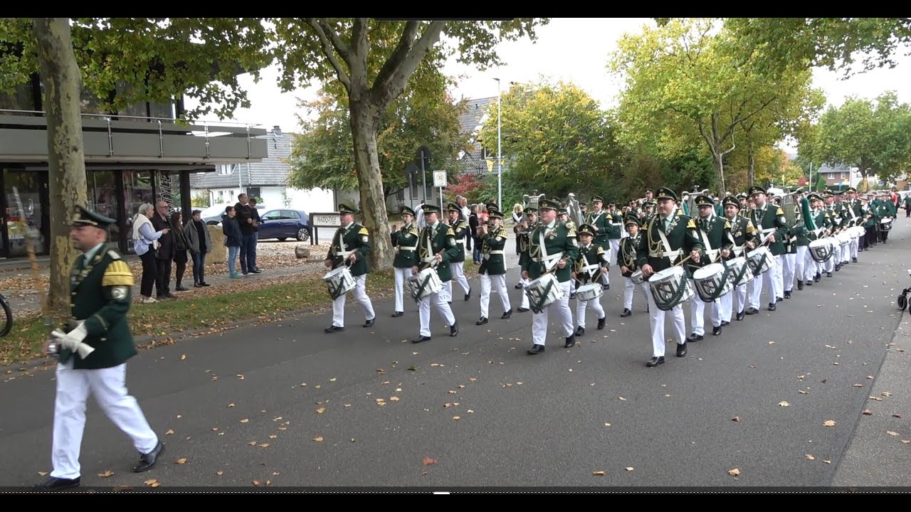 Schützenfest in Elfgen 2025. Aufmarsch zur Parade.