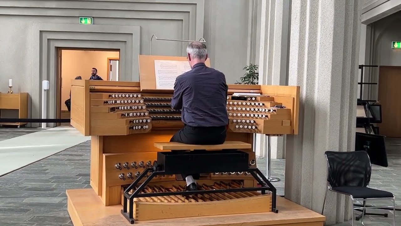 Hallgr&iacute;mskirkja pipe organ part 1 - June 14, 2022 -  Reykjavik, Iceland