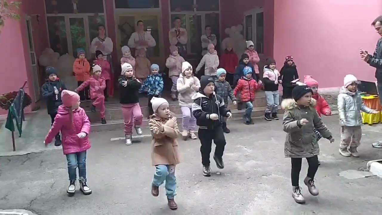 Руханка під пісню  Побажаєм ЗСУ рідненьким( Творчий центр Наталії Май) Ярмарок на підтримку ЗСУ