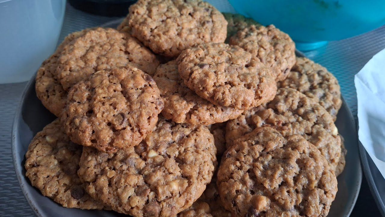 Panda Bakery: Triple chocolate oatmeal cookies