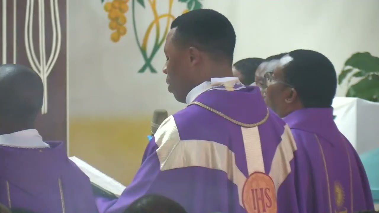 ABANTU BENSHI BAKIZE  MU MISA N'ISENGESHO RYO GUSABIRA ABARWAYI MURI PARUWASI SVP GIKONDO