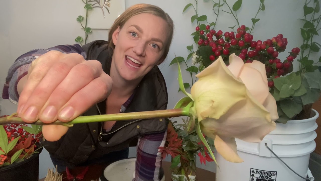 Easy Floral Holiday Centerpiece Tutorial - PetalDriven.com