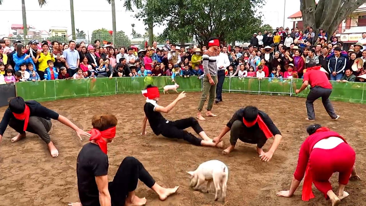 Cười buốt ruột với trò.Bịt mắt bắt lợn trò chơi dân gian Việt Nam