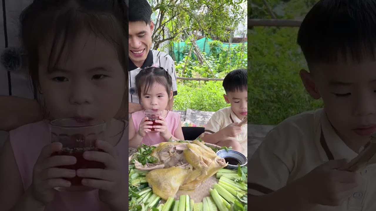 Cả nhà ăn gà luộc chấm muối