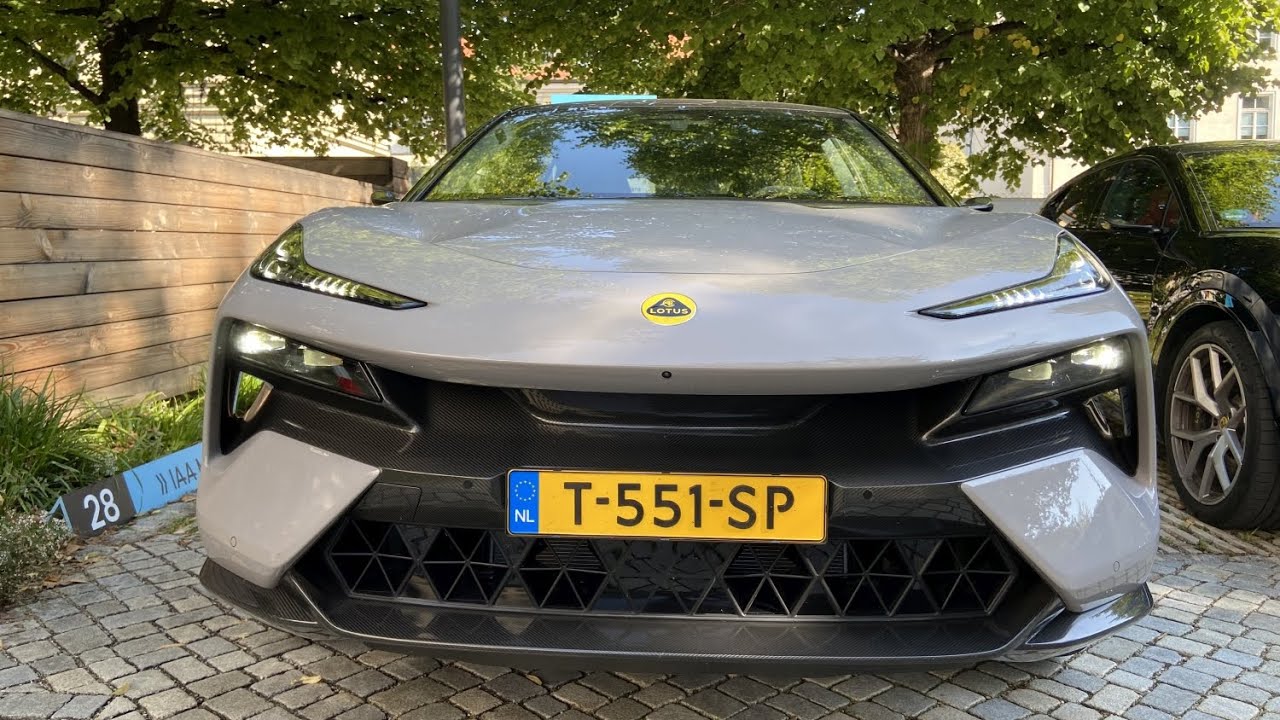 2024 Lotus Eletre S in Kaimu-Grau + Carbonpaket