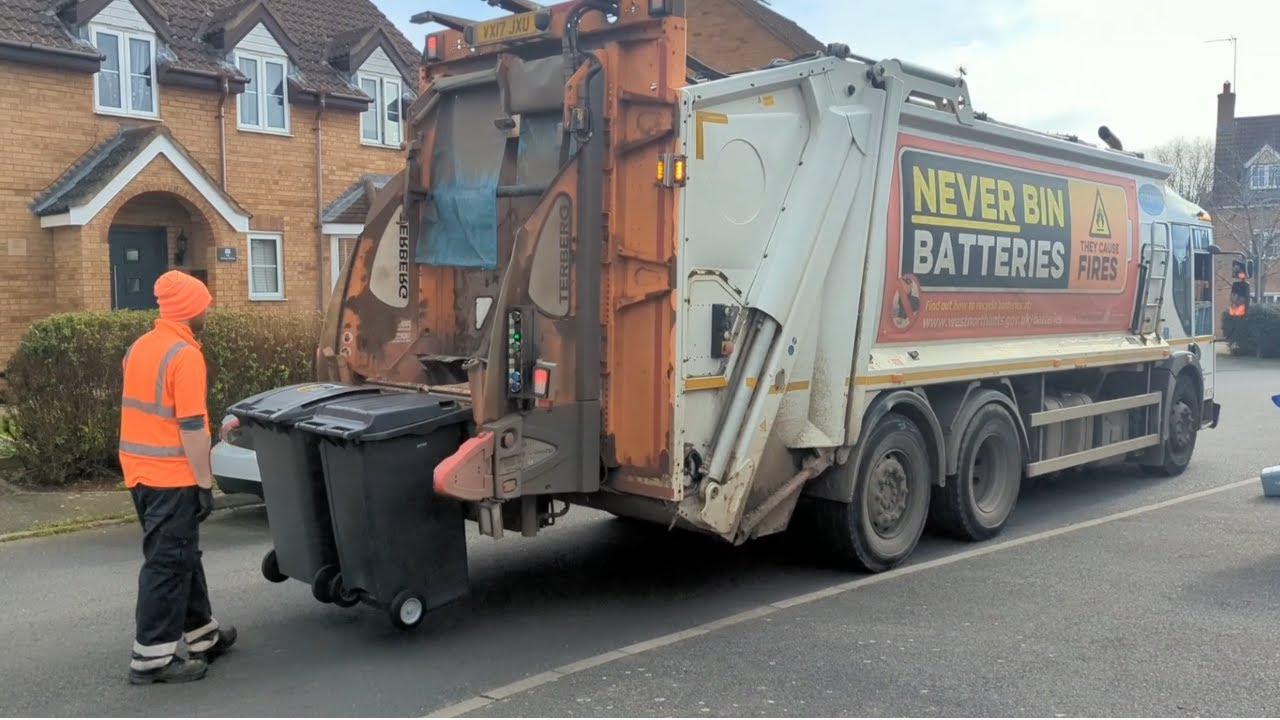 Dennis Olympus Bin Lorry In West Northamptonshire!