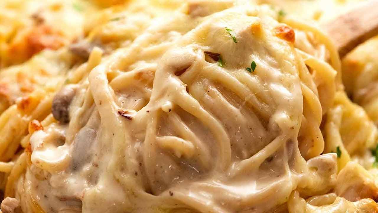 Chicken Tetrazzini (Italian creamy chicken mushroom pasta bake)