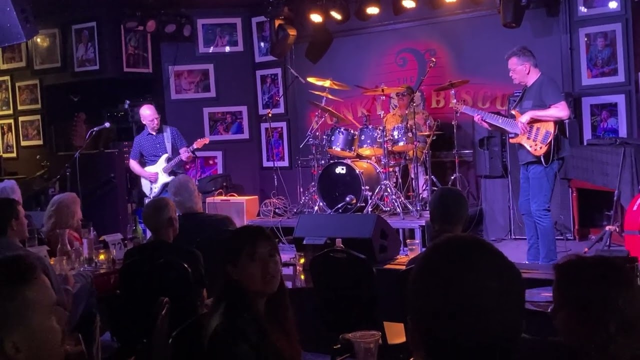 Oz Noy Trio (Oz Noy, Dennis Chambers, Jimmy Haslip June 2022) - Bemsha Swing