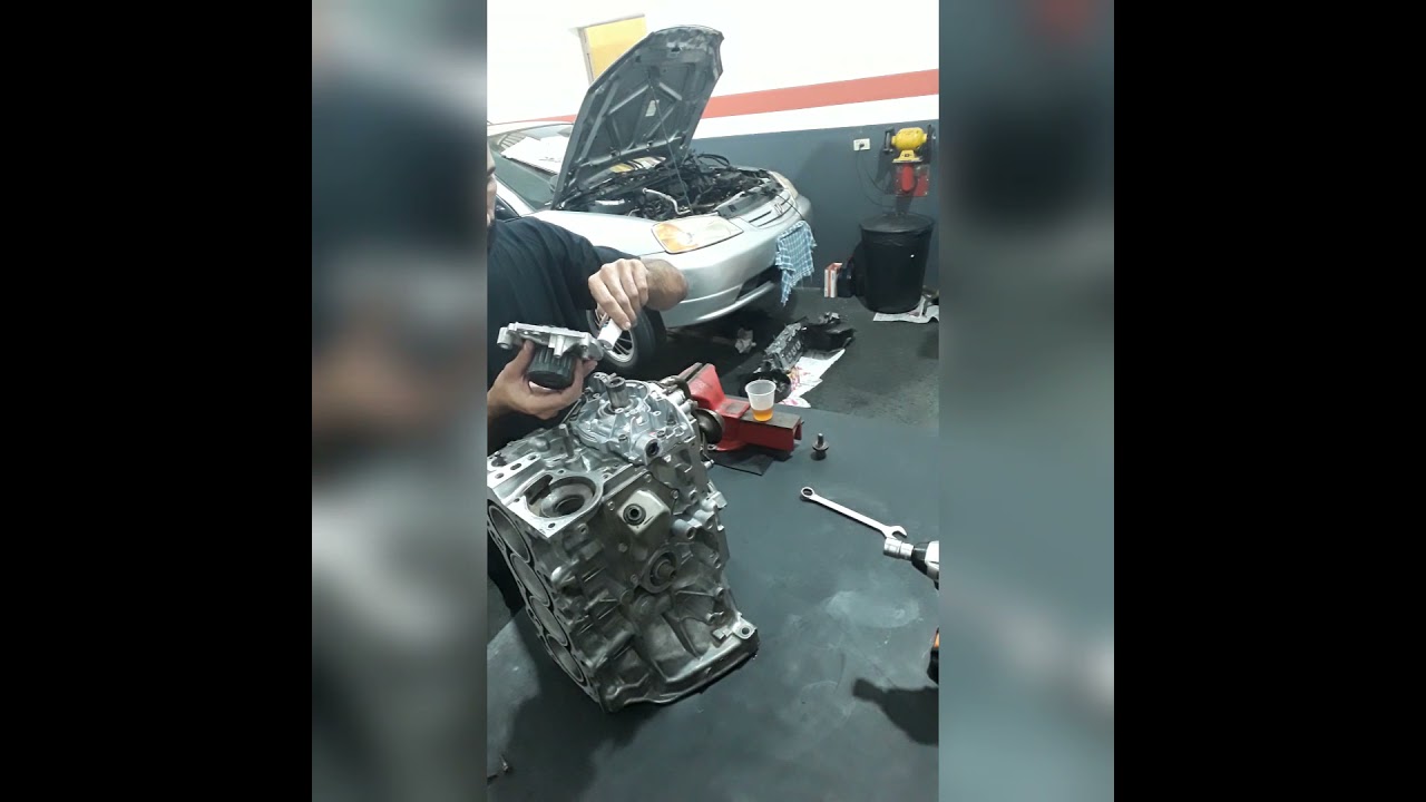 Montagem do motor Honda Civic 2001