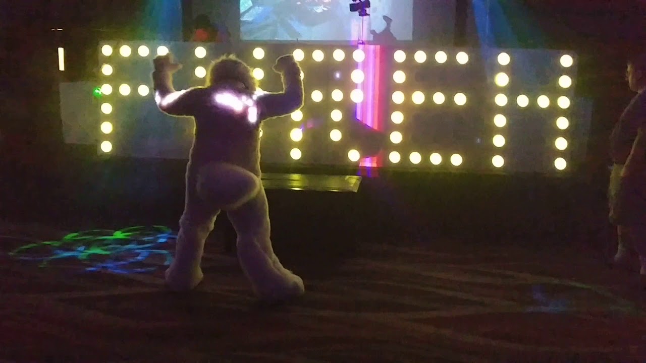 LED Fursuit at Fureh 2017 (Playing with energy mode)