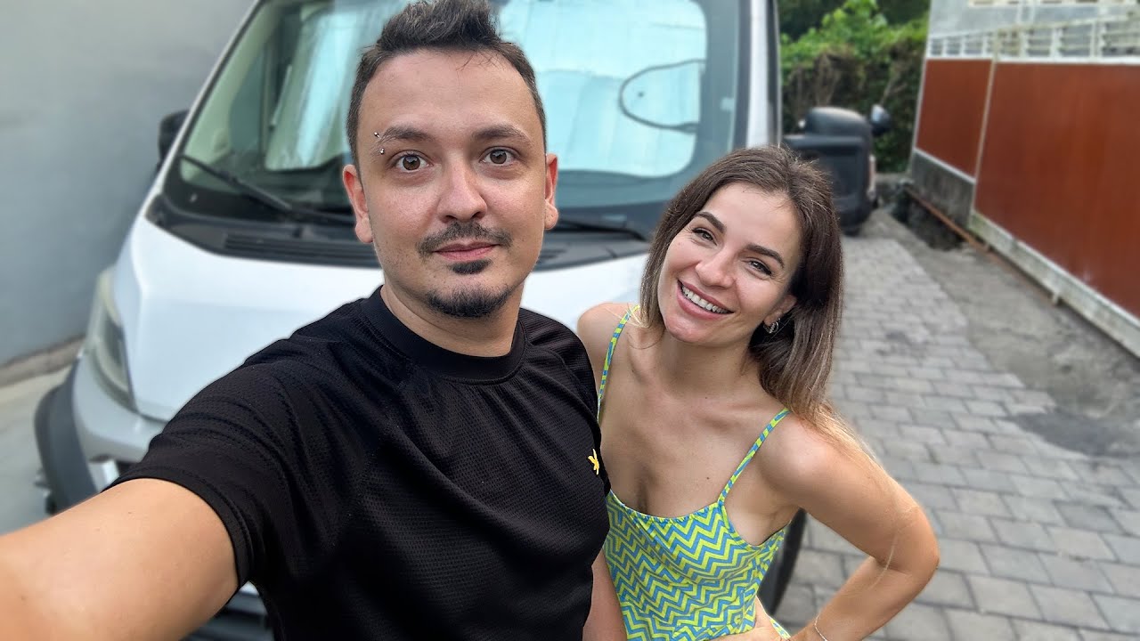 Am zburat mii de km ca s-o văd! Moldoveanca deșteaptă care doarme în DUBA